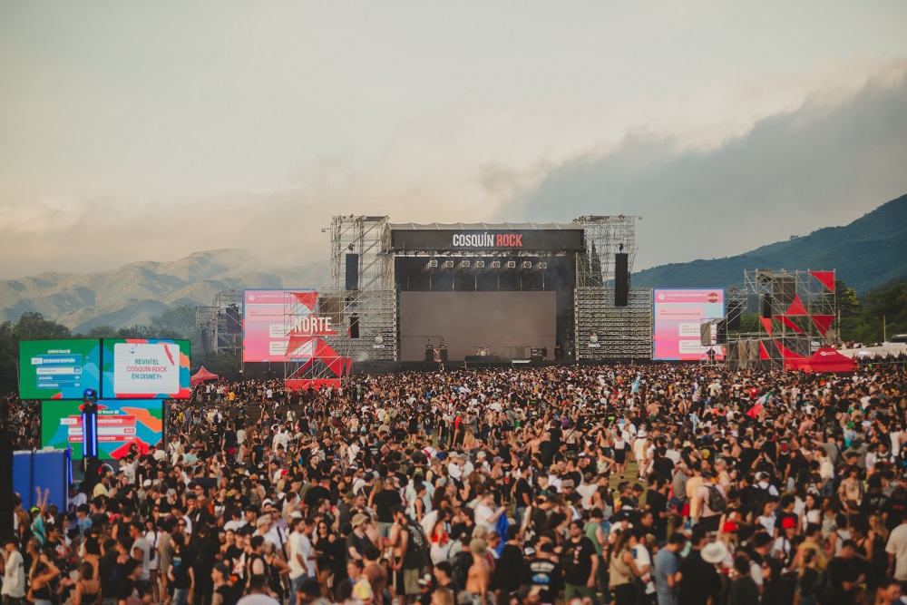 Cosquín Rock vuelve a sorprender anunciando la grilla por día para su edición #26