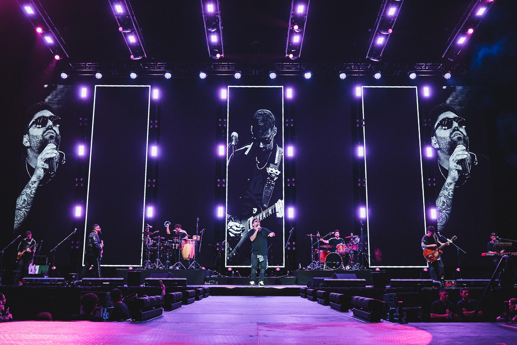 Cruzando el Charco ovacionados en una noche de celebración, emoción y grandes invitados