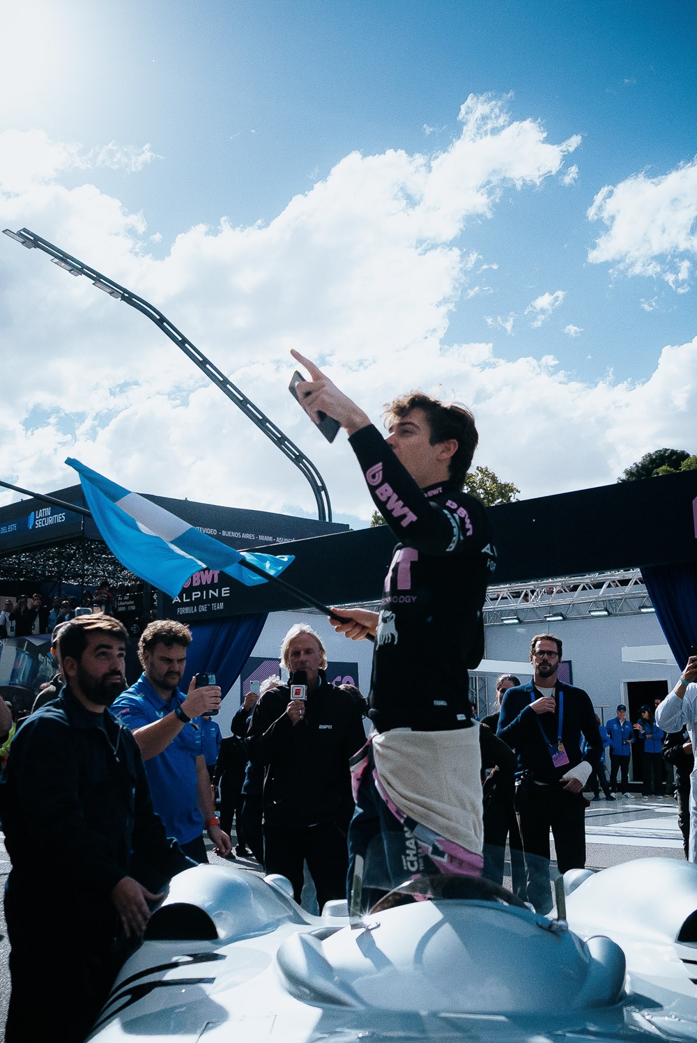 26144920 vickydragonetti