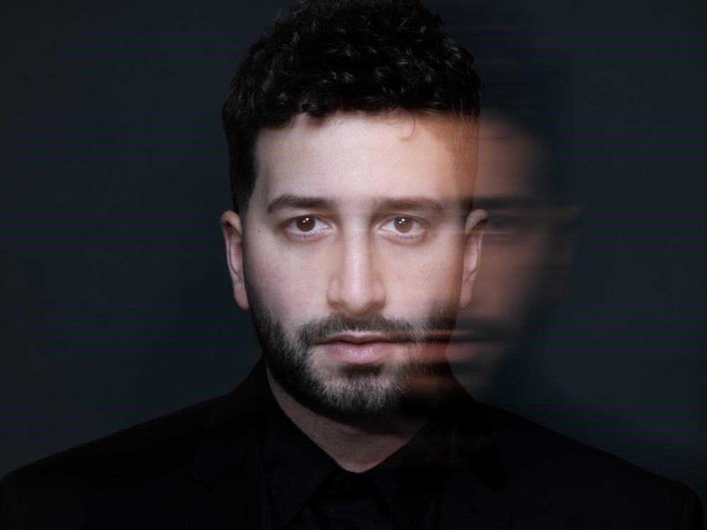 Nico Cotton: El reciente ganador del Latin Gramy a “Productor del año“, recibe siete nominaciones en los Premios Gardel 2026