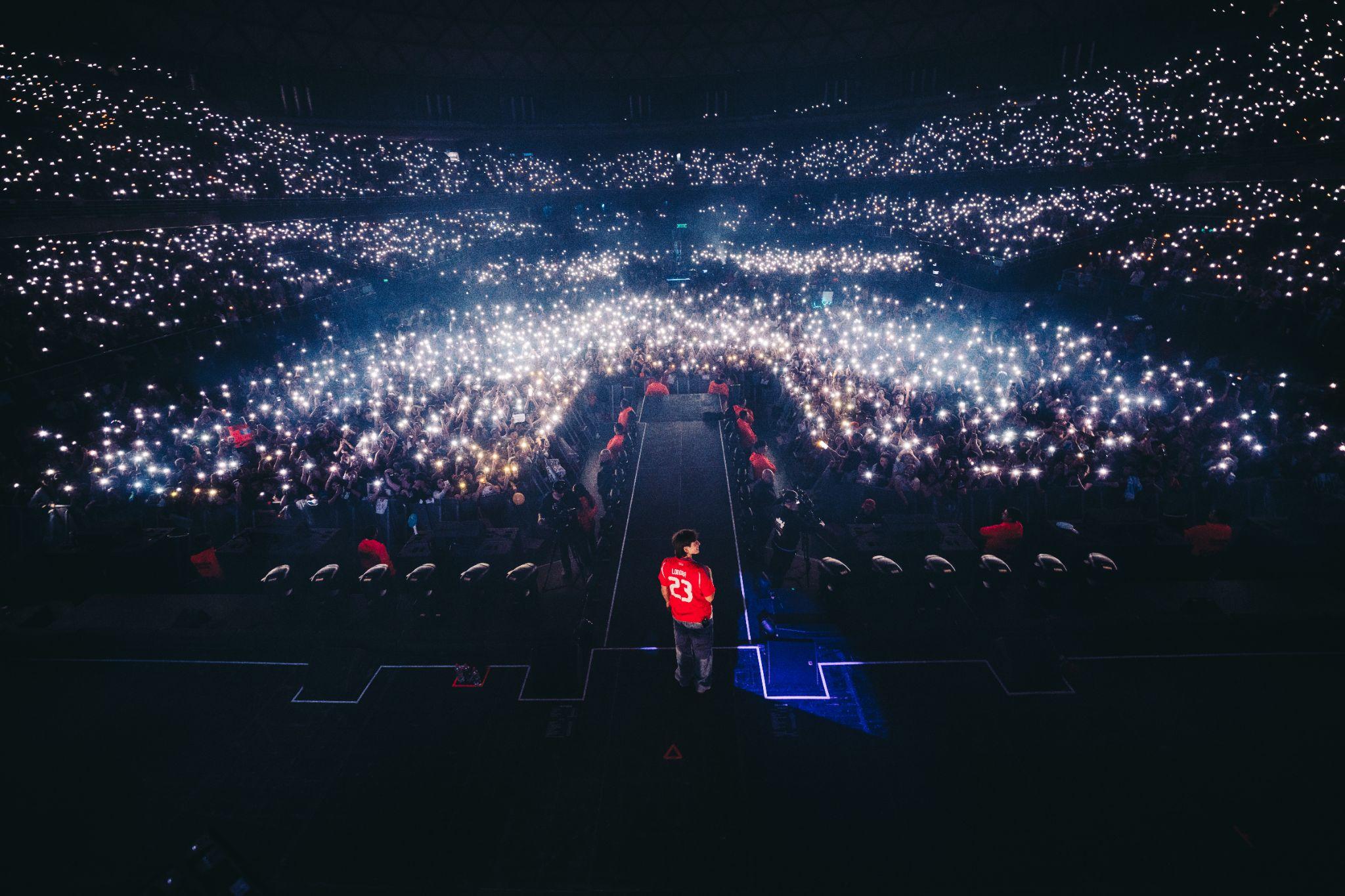 Paulo Londra brilló en Chile con un show impactante y un reencuentro inolvidable junto a sus fans