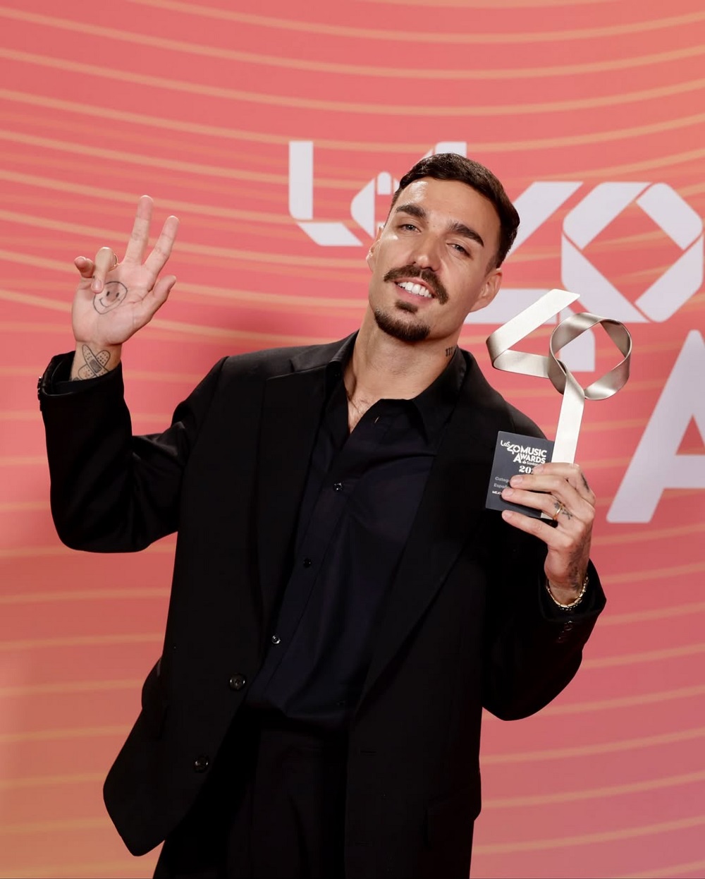 Rels B ganador a mejor artista urbano en los 40 Music Awards, se embarca en su gira por Estados Unidos y Puerto Rico