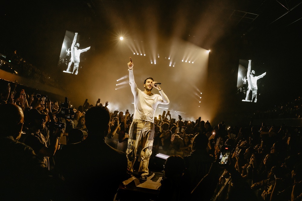 Sebastián Yatra arrancó su “Entre Tanta Gente Tour” por Latinoamérica 