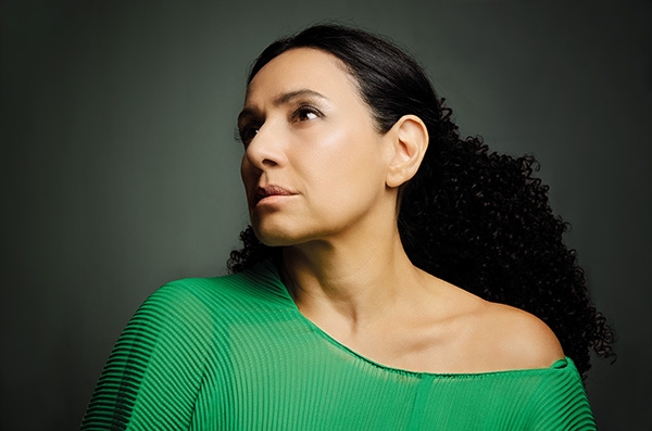 ROXANA AMED se consolida como la voz del jazz en habla hispana.