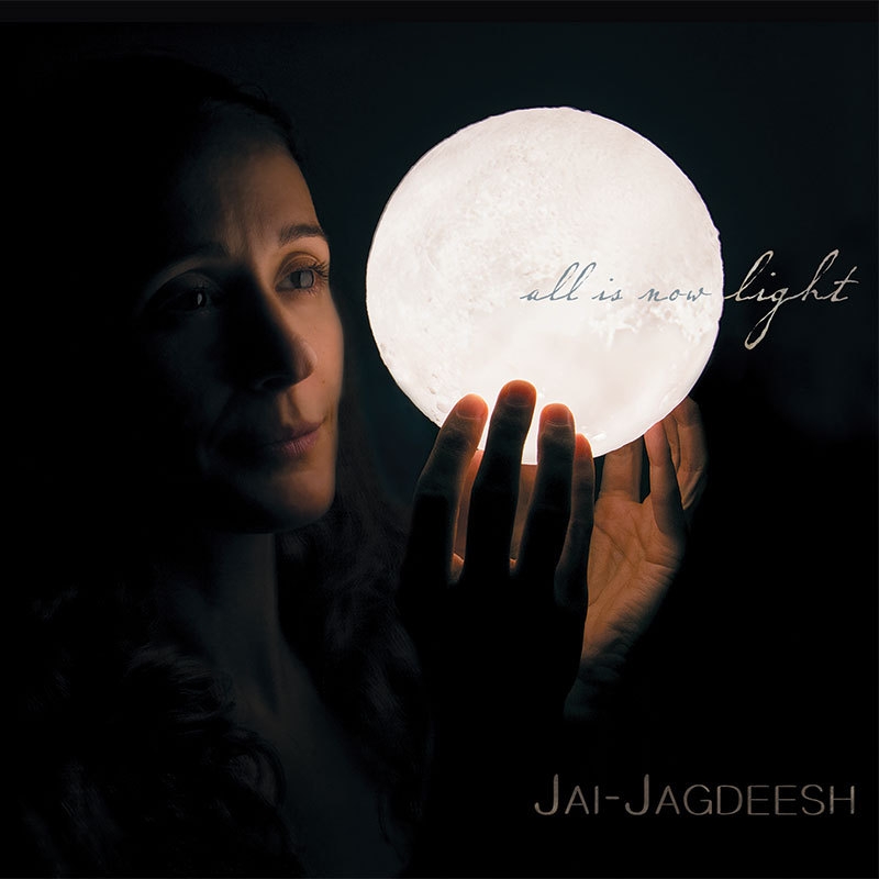 Jai-Jagdeesh, la gran embajadora de la música Mantra, presenta su nuevo  álbum "All Is Now Light".